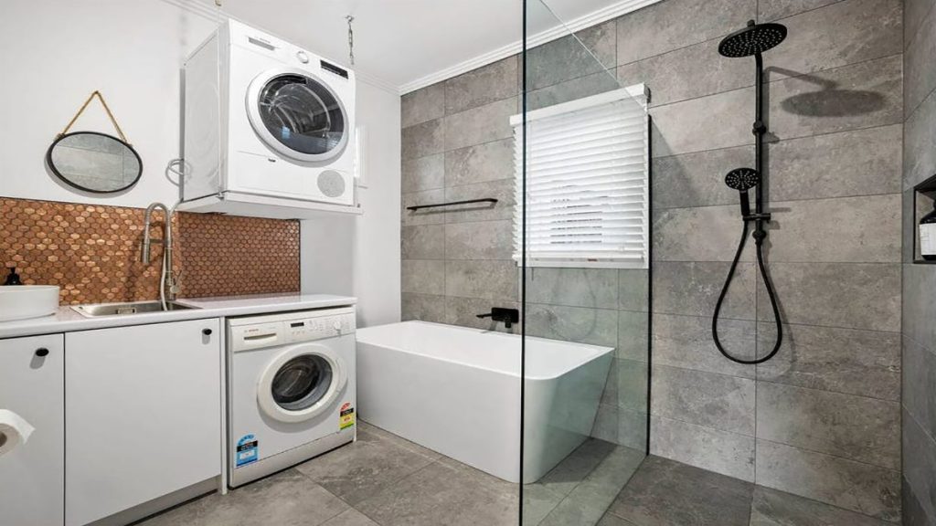 20 Stylish Small Bathroom With Laundry Design Ideas for Maximum Space ...